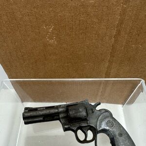 Vintage Bergamot 1978 silvertone pistol L1 55 belt buckle